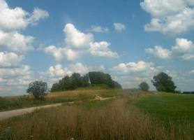 Grabhügel Zarde, Kuncai mit der Siedlung, 2002.