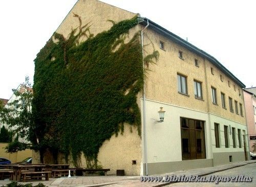 10 Kepeju St. 2002.