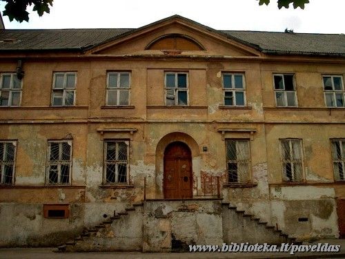 11 Puodziu St. 2002.