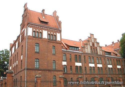Complex of barracks ( 84 H. Manto St.) 2002.